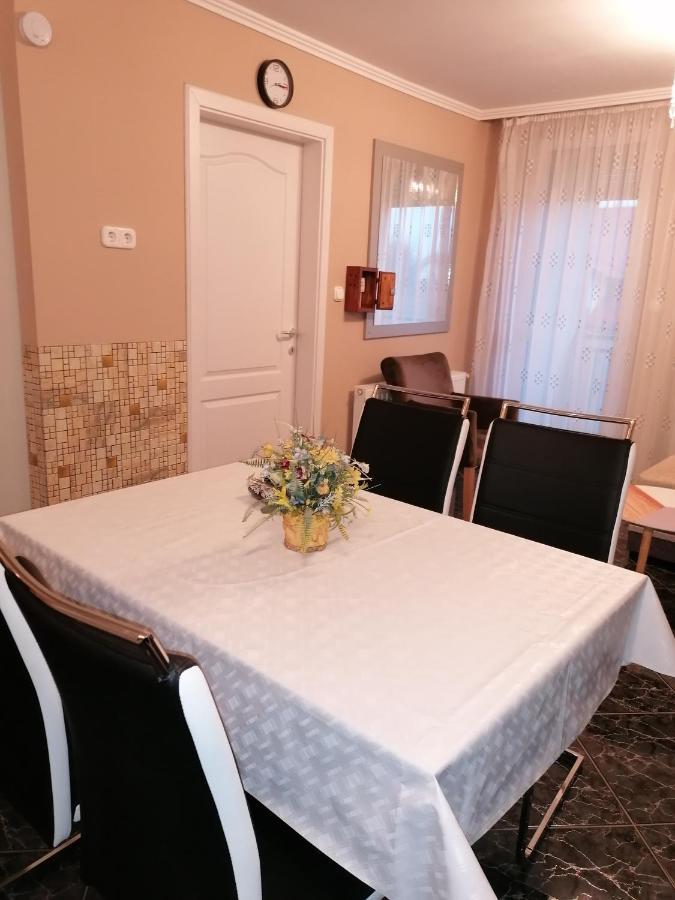 Bettina47 Apartman Hajduszoboszlo Luaran gambar